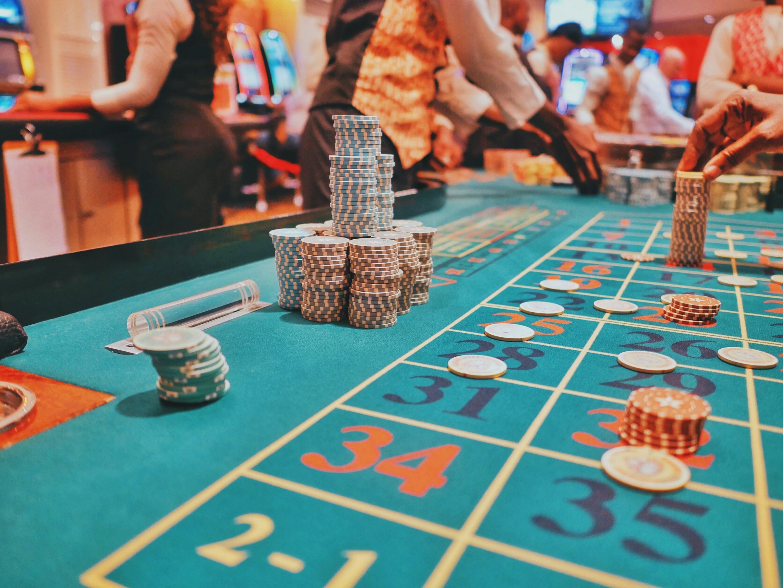ur66 Slots နှင့် Live Casino ဂိမ်းများ